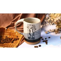 Individuelle Sternzeichen-Tasse Mit Text-Lasergravur - Handgefertigtes Personalisiertes Keramikgeschenk von UtopiaPotteryStudio