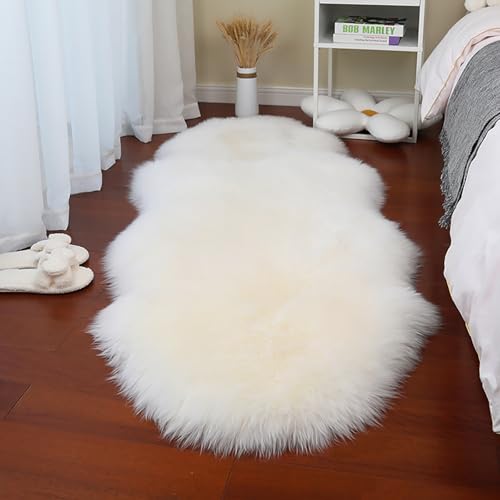 Faux Lammfell Schaffell Teppich 60x120 cm, Lammfellimitat Teppich Flauschiger Weicher Fell Teppiche Longhair Fell Lammfellimitat Carpet für Stühle Sofa Schlafzimmer Kinderzimmer (Weiß, Unregelmäßig) Faux Lammfell Schaffell Teppich 60x120 cm, Lammfellimitat Teppich Flauschiger Weicher Fell Teppiche Longhair Fell Lammfellimitat Carpet für Stühle Sofa Schlafzimmer Kinderzimmer (Weiß, Unregelmäßig) von VAIGU:OA