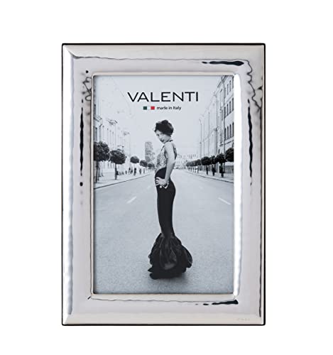 Valenti&Co Bilderrahmen aus glänzendem Silber, gehämmert, 10 x 15 cm. Ideal als Geschenk für Hochzeit, Geburtstag von Freunden oder für Mama und Papa. Valenti&Co Bilderrahmen aus glänzendem Silber, gehämmert, 10 x 15 cm. Ideal als Geschenk für Hochzeit, Geburtstag von Freunden oder für Mama und Papa. von VALENTI & CO.