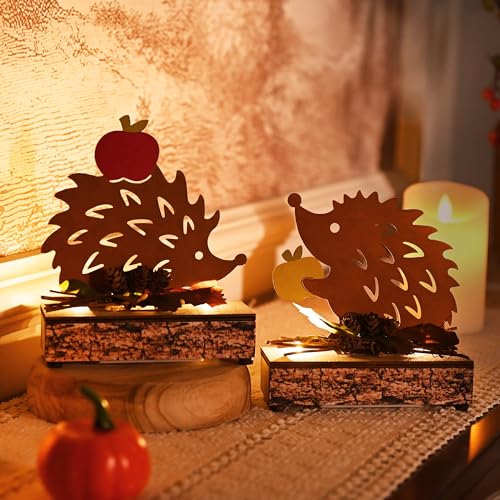 Valery Madelyn 2er Herbstdeko Igel Deko Figuren mit LED Timer aus Rost Bunt Metall,Holz Sockel,Beidseitig Rostig,Herbst Deko Innen Ornament für Tisch Fenster,Geschenk Fall Decor Halloween,15/16cm von Valery Madelyn