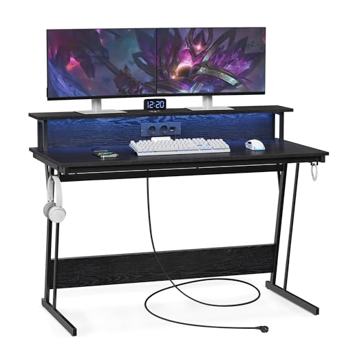 VASAGLE Schreibtisch, Gaming Tisch mit eingebauter Steckdosenleiste, Computertisch, mit Monitorständer für 2 Monitore, Schlafzimmer, 55 x 135 x 76 cm, ebenholzschwarz LWD117B01 von VASAGLE