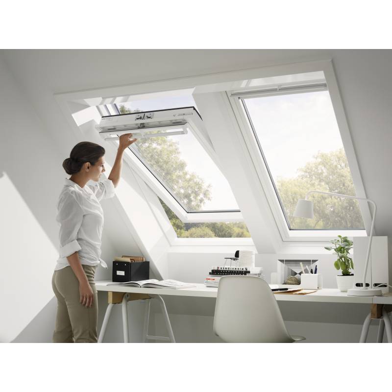 Velux Schwingfenster 'GGU FK06 0070' weiß 66 x 118 cm von VELUX