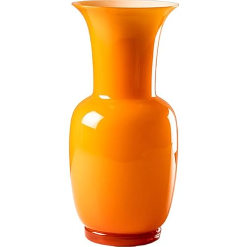 Venini Vase aus der Opal-Kollektion. Hergestellt aus orangefarbenem Glas. Die Maße sind: Diamant 17 cm, Höhe 36 cm. Referenz: 706. 22opalar von VENINI