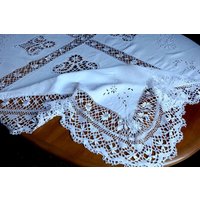 A192 Seltene Antike Handarbeit Leinen Tischdecke Cutwork Klöppelspitze 145x135 cm von VENTALIA