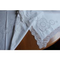 R61 Wunderschöne Handgefertigte Antike Leinen Tischdecke Cutwork Strick Spitze 215x100 cm von VENTALIA