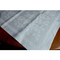 Riesige 1930 Leinen Tischdecke Rosen Mit Initialen 132x63" Riesige 1930 Leinen Tischdecke Rosen Mit Initialen 132x63" von VENTALIA