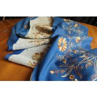 Seltene Antike Blaue Leinenband Blumenstickerei 5 Jahre Riesig von VENTALIA