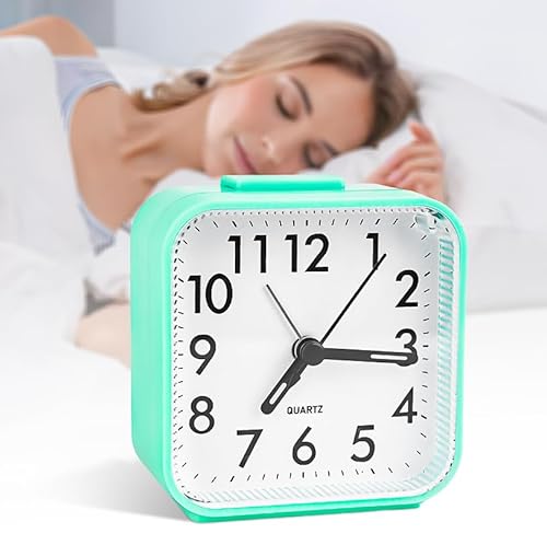 VFANDV Wecker Analog, Leise Ohne Ticken Wecker Quarzwecker mit Lauter Alarm Nachtlicht Schlummerfunktion Batteriebetrieben Reisewecker Tragbarer Wecker für Schlafzimmer Wohnbereich Büro Reisen (Grün) von VFANDV