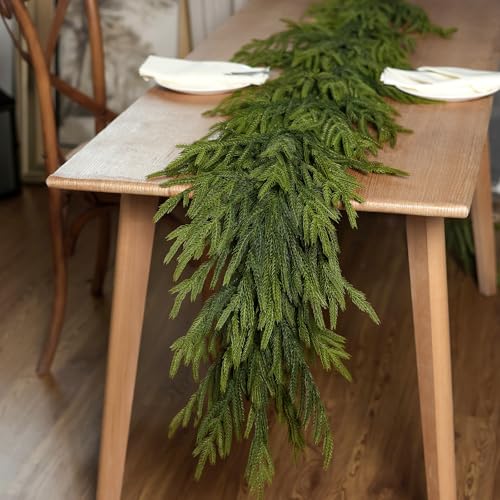 Norfolk-Kiefergirlande, fühlt sich echt an, künstliche Weihnachtsgirlande, künstliche Tannennadeln, künstliche grüne Girlande für Kamin, Tisch, Fenster, Treppen, Kaminsims, Urlaub, Innen- und Norfolk-Kiefergirlande, fühlt sich echt an, künstliche Weihnachtsgirlande, künstliche Tannennadeln, künstliche grüne Girlande für Kamin, Tisch, Fenster, Treppen, Kaminsims, Urlaub, Innen- und von VIERENA