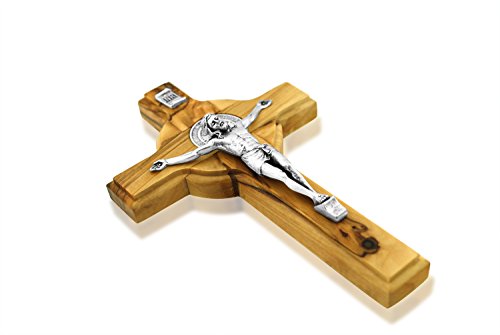 VILLAGE GIFT IMPORTERS St. Benedikt Kruzifix Kreuz aus Olivenholz (10,2 cm) von VILLAGE GIFT IMPORTERS