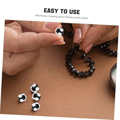 VILLCASE 60 Stück Acryl Fußballperlen Runde Sport Spacer Perlen für DIY Halsketten Armbänder Schmuckherstellung Leichte Langlebige Bastelperlen VILLCASE 60 Stück Acryl Fußballperlen Runde Sport Spacer Perlen für DIY Halsketten Armbänder Schmuckherstellung Leichte Langlebige Bastelperlen von VILLCASE