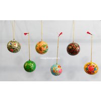 Handgemachte Weihnachtskugeln Aus Pappmaché Vintage Weihnachtsdekoration | 25 Stück von VINTAGEHOUSEPINKCITY