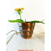 1960S Vintage Hammered Copper Planter 1960S Vintage Hammered Copper Planter von VINTARAMAcom