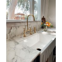 Unlackierter Brückenhahn Aus Messing Mit Linearen Beinen Und Verschiedenen Griffen - Küchenarmaturen Eine Sinfonie Moderner Eleganz Für Ihre Küche von VINTOUCHFIXTURES