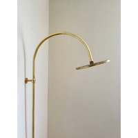 Unlackiertes Messing-Regenduschensystem - Erhöhen Sie Ihr Tägliches Ritual, Massiver Messing-Duschkopf Mit Handregler von VINTOUCHFIXTURES