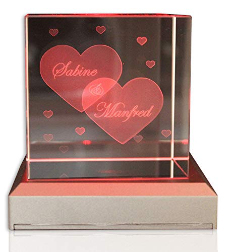 VIP-LASER Glaswürfel XL mit zwei großen Herzen und kleineren Herzen graviert. Wir gravieren auch noch Deine Wunschnamen kostenlos ein - das ideale Partner Geschenk zum Valentinstag, Jahrestag oder zur Verlobung! (mit LED-Leuchtsockel Schwarz) von VIP-LASER