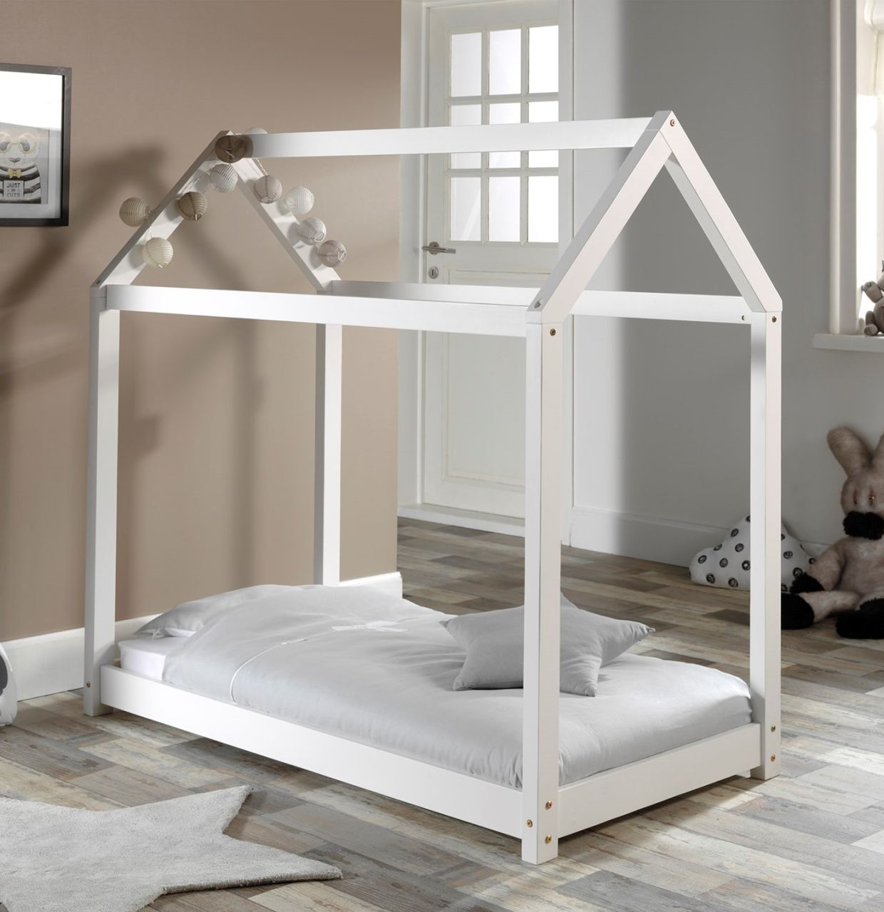 Vipack: Hausbett 70 x 140 "CABANE" - Kinderbett Tipi-Bett - Kiefer massiv Weiß Vipack: Hausbett 70 x 140 "CABANE" - Kinderbett Tipi-Bett - Kiefer massiv Weiß von VIPACK