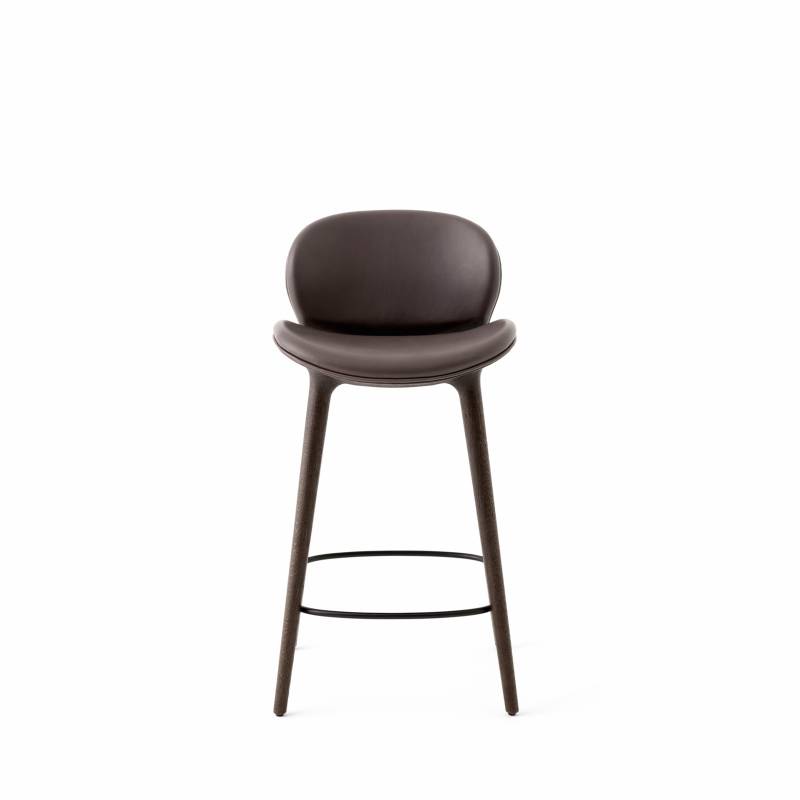 VIPP 465 // LODGE COUNTER CHAIR - BARHOCKER + POUFFS, EICHE, LEDER von VIPP