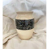 Schwalben Im Flug Vase von VOLPINICERAMICS