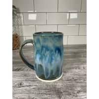 Verträumter Blauer Und Grüner Drippy Becher( 14 Oz von VPCTreasures