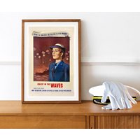Reprint Eines Vintagen Weiblichen Us Navy Waves Einstellungsposters - Männergroßer Job von VPCompanyUSA
