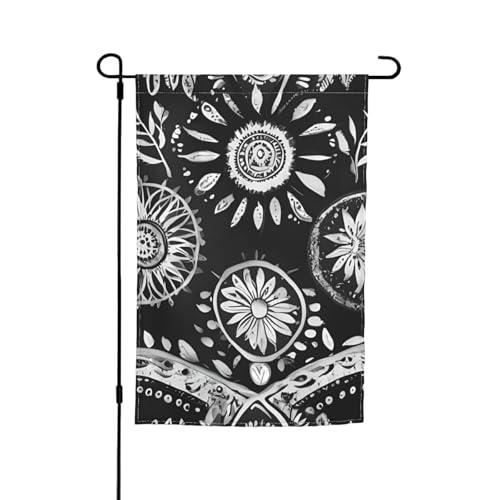 Schwarze und weiße Boho-Druck, verschiedene Flaggen, Gartenflagge, Outdoor-Flagge, Hofdekoration für Terrasse, Veranda oder Rasenflagge Schwarze und weiße Boho-Druck, verschiedene Flaggen, Gartenflagge, Outdoor-Flagge, Hofdekoration für Terrasse, Veranda oder Rasenflagge von VPPUR