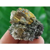 Schillernder Pyrit Auf Matrix Natürlicher Regenbogen Kristall Aus Bulgarien N103 von VSMINERALS