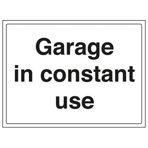 vsafety 74025bf-s Allgemeine Parken Schild, Garage in konstante Verwendung," Selbstklebende, Landschaft, 400 mm x 300 mm, schwarz von VSafety