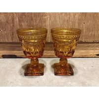 2 Vintage 1950Er Bis 1960Er Jahre Bernsteinsockel Weingläser 2Er Set Oder Colony Park Lane Yellow Water Goblets von VTGItemsAddedDaily