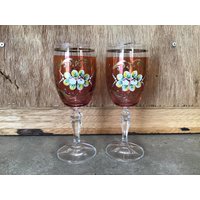 2 Vintage Cranberry Glas Kelche Gold Akzent Mit Blumen, Handbemalte Elegante Gläser von VTGItemsAddedDaily
