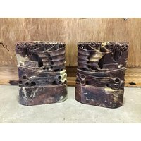 2 Handgeschnitzte Vintage-Buchstützen Aus Braunem Speckstein Mit Seeschiff-Motiv von VTGItemsAddedDaily