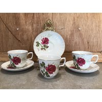 3 Vintage Ridgway Jubiläums-Teetassen Und Untertassen Aus Den 1960Er Jahren, Hergestellt in England. Rote Rosenblüten, Goldrand von VTGItemsAddedDaily