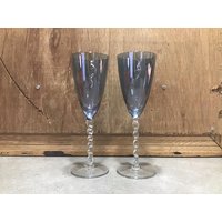 Set Mit Zwei Vintage Ice Blue Luminarc Stil Champagner Cocktail Gläser Twisted Stem von VTGItemsAddedDaily