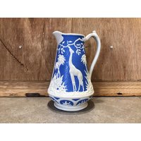 Vintage Blauer Und Weißer Krug Mit Giraffen-Tierdekorationen von VTGItemsAddedDaily