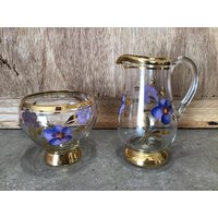 Vintage Klarglas Milchkännchen Und Zucker Set Mit Hand Bemalt Lila Blumen Gold von VTGItemsAddedDaily