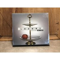 Luxuriöses Vintage-Teller-Set Mit Zwei Etagen Glas-Bonbonniere Metallsockel von VTGItemsAddedDaily