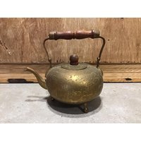 Vintage Messing Und Braun Holzgriff Kettle/Teekanne/Bauernhaus Küche Messing/Rustikale Kessel/Teekanne, Teekanne Blumenmuster Geätzt von VTGItemsAddedDaily