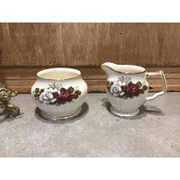 Vintage Sadler Große Rose Gemusterte Elfenbein Milchkännchen Und Zuckerdose. Hergestellt in England von VTGItemsAddedDaily