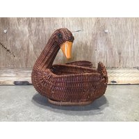 Vintage Wicker Enten Trinket Korb Boho Rattan Bauernhaus Aufbewahrungsschale Moderne Mid Century Büro Dekor Chic Natürliche Display von VTGItemsAddedDaily