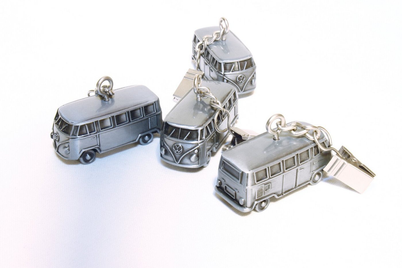 VW Collection by BRISA Tischtuchklammer Volkswagen 3D Tischdecken Gewichte mit Klammern, (4er Set), Tischdeckenhalter im T1 Bulli Bus Design mit Antiksilber Optik von VW Collection by BRISA