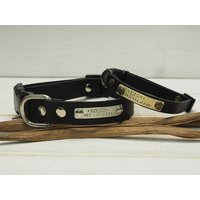 Handgefertigtes Schwarz Leder Hundehalsband Personalisiertes Veg Tan Clip Halsband von VacForPets