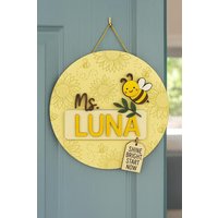 Benutzerdefinierte Lehrer Türschild - Personalisierte Biene Und Sonnenblume Klassenzimmer Willkommen Plakette Mit Namen, Schulanfang Geschenk von VanPhucHandmade