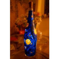 Handbemalte Flaschenlampe Mit Sternenhimmel | Unikat Inklusive Lichterkette Handbemalte Flaschenlampe Mit Sternenhimmel | Unikat Inklusive Lichterkette von VanbelliHandcraft