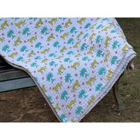100% Baumwolle Weicher Quilt, Natürlicher Pflanzlicher Kantha Queen & Twin Size Leichte Reine Quilt Tierdruck Wurf von Vandanahandicrats