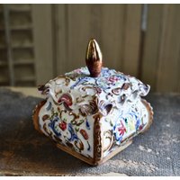 Vintage Finial Top Dekorative Schmuckbox, Mit Blumen Verzierte Tischplatte Accessoire, Süßes Dekoratives Porzellan Deckel von VandyleeVintage