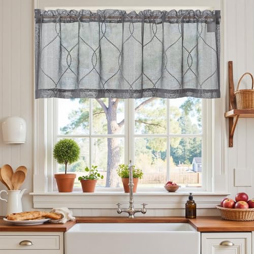 Vangao Voile Scheibengardinen Modern Grau Gestickt Kurzstores Bistrogadine 1er Set 140Bx40Hcm Landhaus Wohnwagen Gardinen kurz Küchengardinen mit Stangendurchzug für Badezimmer halbtransparent Vangao Voile Scheibengardinen Modern Grau Gestickt Kurzstores Bistrogadine 1er Set 140Bx40Hcm Landhaus Wohnwagen Gardinen kurz Küchengardinen mit Stangendurchzug für Badezimmer halbtransparent von Vangao