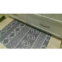 Versandkostenfrei Kelim - Muster Dekorative Pvc-Vinyl -Matte Linoleumteppich - Farbe Dunkelgrau K - 110 Versandkostenfrei Kelim - Muster Dekorative Pvc-Vinyl -Matte Linoleumteppich - Farbe Dunkelgrau K - 110 von VanillHomeDecor