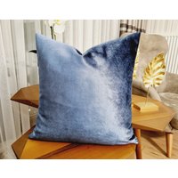 Glänzender Luxus Rauchblauer Samt Kissenbezug, Lumbar Kissen, Dekokissen, Designer Blaues Samtkissen von VanilyaHome