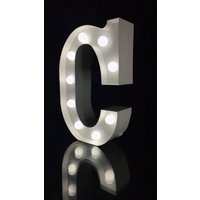 Metall Weiß Initial Buchstabe C Marquee Letter Light 9"Height Home Hochzeit Wandtisch Dekor Batteriebetrieben von Vannarithlighting