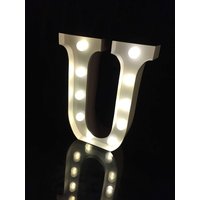 Metall Weißes U-Motiv Buchstabe Intarsienlicht 21 cm Höhe Aufhellen Alphabet Hochzeit Beleuchtung Nachtlicht Kinderlicht von Vannarithlighting